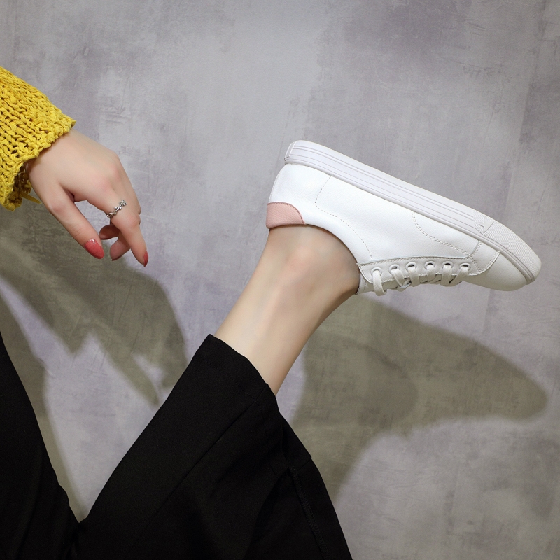 The Ultimate Guide to White Fashion Sneakers