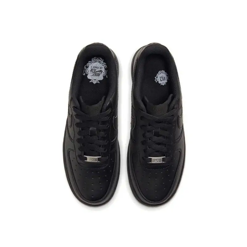 womens black nike sneakers