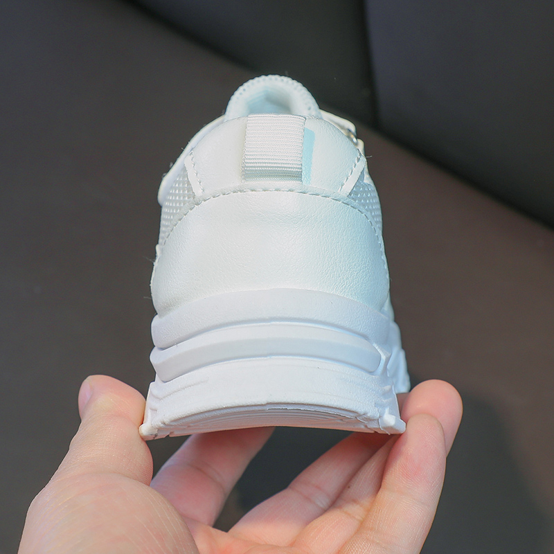 how to clean white tennis shoes